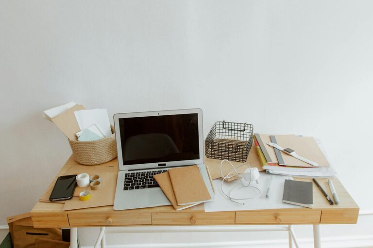 Consejos prácticos para crear un espacio de trabajo en casa eficiente y cómodo