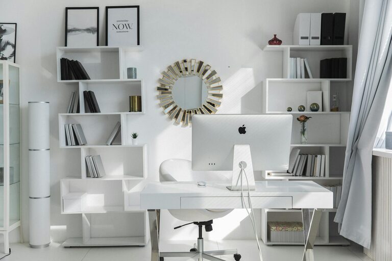 Consejos prácticos para organizar tu espacio de trabajo en casa y aumentar la productividad
